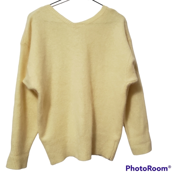 Beautiful Yellow Wool Angora I V-neck Sweater - Picture 3 of 12
